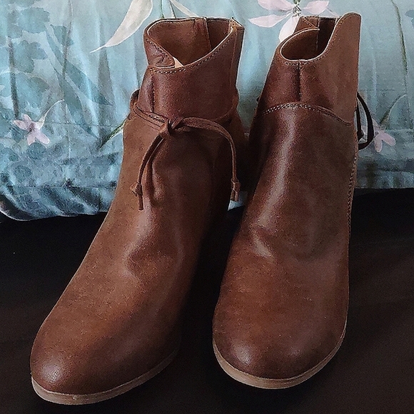 CANYON RIVER BLUES Western Style Ankle Booties *NWOB - Picture 1 of 12